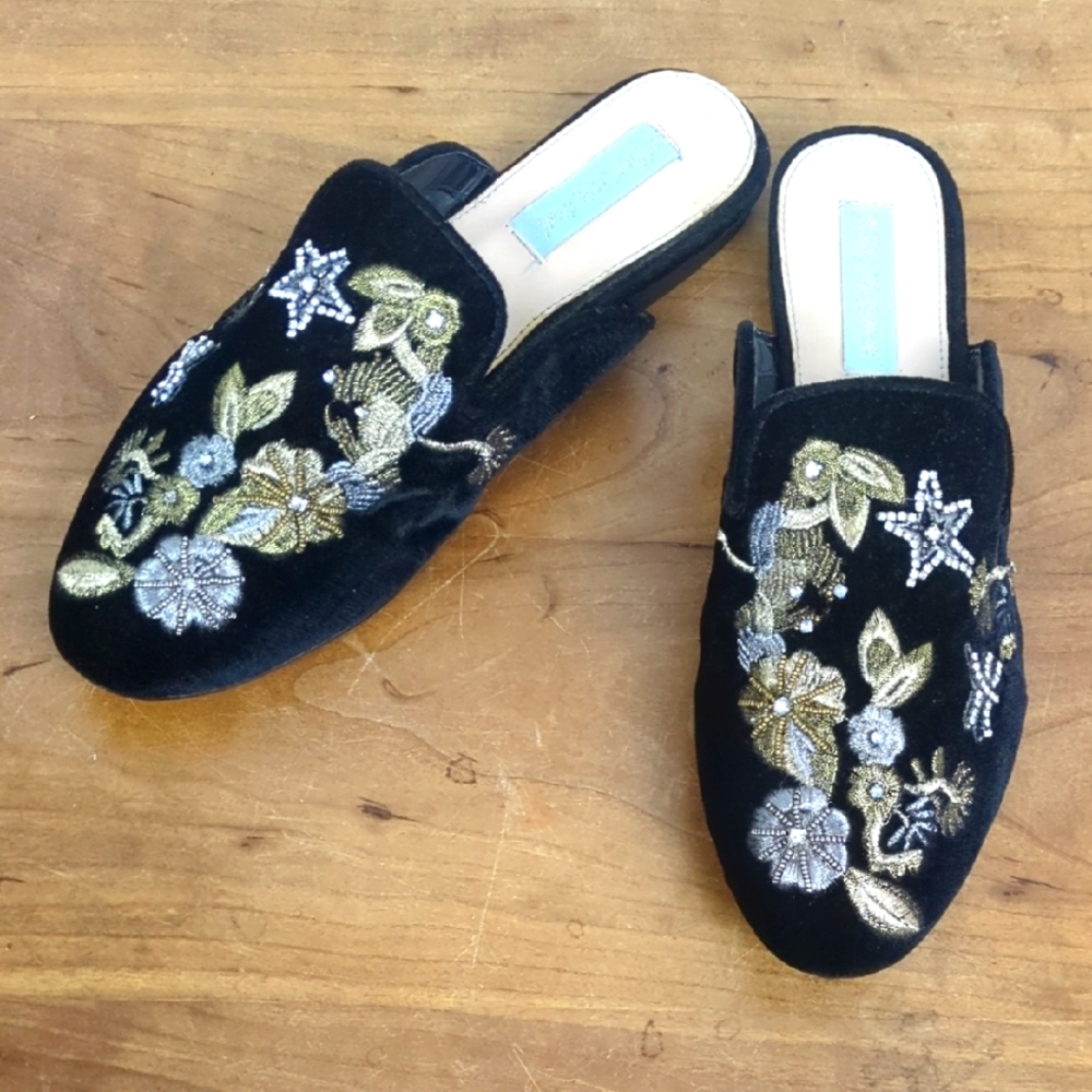 Betsey Johnson Eden Velour Embellished Slide Size 8M